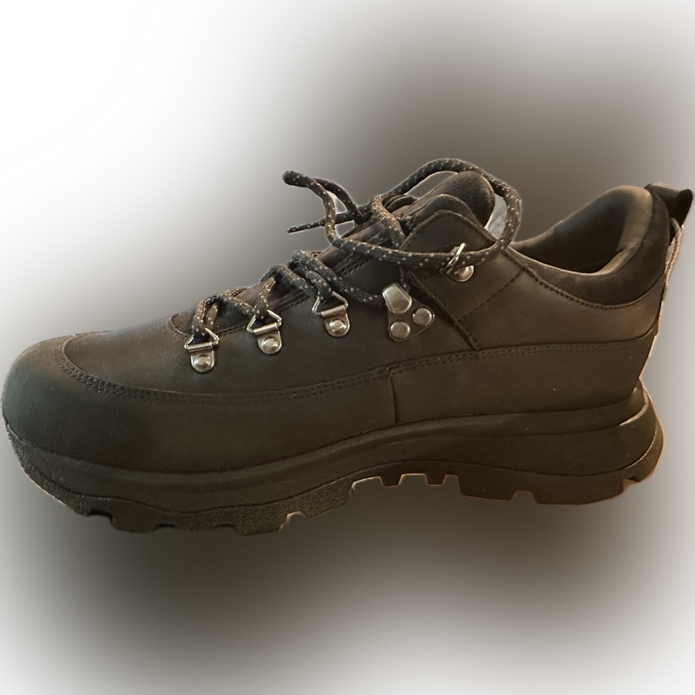 Fit flop Brand new lug sole shoe size 11 neo-hikers with tags and box!